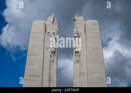 Sculptures en pierre au sommet de la crête de Vimy Mémorial des Forces armées canadiennes de la première Guerre mondiale dans le Nord de la France. Banque D'Images