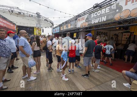 Middelkerke, Belgique. 04 août 2024. Cette photo montre le Festival Olympique, le dimanche 04 août 2024 à Middelkerke. Les Jeux de la XXXIIIe Olympiade se déroulent à Paris du 26 juillet au 11 août. La délégation belge compte 165 athlètes dans 21 sports. BELGA PHOTO NICOLAS MAETERLINCK crédit : Belga News Agency/Alamy Live News Banque D'Images