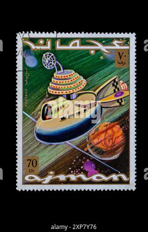 Exploration spatiale timbres postaux d'Ajman 1971. Conception futuriste de ce à quoi un vaisseau spatial pourrait ressembler. Banque D'Images