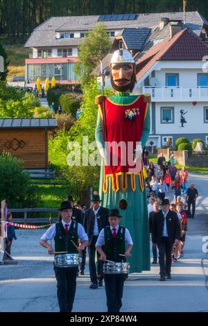 eve of Oswaldisonntag Oswald dimanche défilé tatouage avec la figure Samson et la bande à Krakaudorf Krakau Murtal Steiermark, Styrie Autriche Banque D'Images