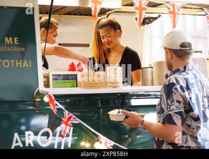 Vendeurs de nourriture au Vulcan Music & Beer Festival, London Southend Airport, Essex © Clarissa Debenham (film Free Photography) / Alamy Banque D'Images