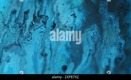 Flux d'encre. Texture scintillante défocalisée. Les mélanges de peinture scintillante bleu Azur mélangent vague mystique émulsion humide fond abstrait. Banque D'Images