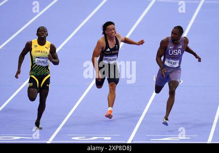 (De gauche à droite) le jamaïcain oblique Séville, le britannique Louis Hinchliffe et l’américain Noah Lyles en action lors de la demi-finale du 100 m au stade de France, la neuvième journée des Jeux Olympiques de Paris 2024 en France. Date de la photo : dimanche 4 août 2024. Banque D'Images