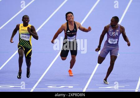 (De gauche à droite) le jamaïcain oblique Séville, le britannique Louis Hinchliffe et l’américain Noah Lyles en action lors de la demi-finale du 100 m au stade de France, la neuvième journée des Jeux Olympiques de Paris 2024 en France. Date de la photo : dimanche 4 août 2024. Banque D'Images