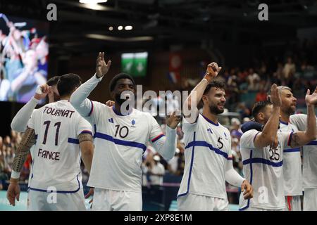 10 MEM Dika de France 05 REMILLI Nedim de France Handball Tour préliminaire pendant les Jeux Olympiques de Paris 2024 le 4 août 2024 à l'Arena Paris Sud à Paris, France Banque D'Images