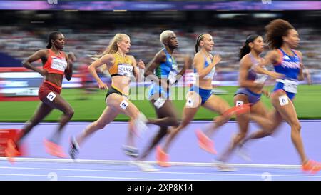 Saint Denis, France. 04 août 2024. Jeux olympiques, Paris 2024, athlétisme, stade de France, 800 m, femmes, demi-finale, Majtie Kolberg (2ème à partir de la gauche) d'Allemagne en action. Crédit : Sven Hoppe/dpa/Alamy Live News Banque D'Images