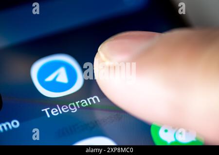 Londres. UK- 07.28.2024. L'application de messagerie instantanée multiplateforme cryptée basée sur le cloud Telegram sur l'écran d'un téléphone Android. Banque D'Images