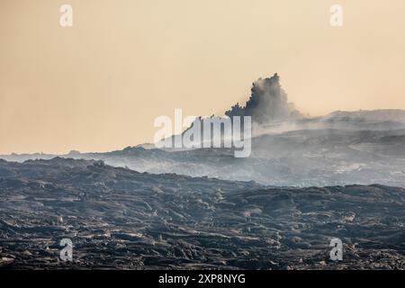 Cônes fumants et champs de lave du volcan Erta Ale, dépression de Danakil, Afar, Ethiopie Banque D'Images