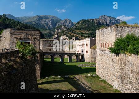 Vue sur la forteresse de Vinadio dans le Piémont Banque D'Images