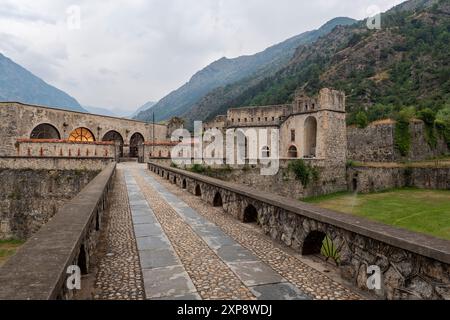 Vue sur la forteresse de Vinadio dans le Piémont Banque D'Images