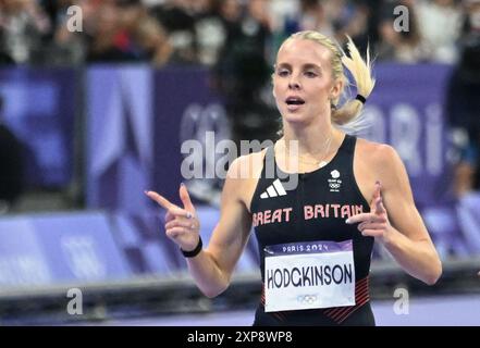 4 août 2024 ; Jeux Olympiques de Paris, Paris, France, jour 9; athlétisme au stade de France, Women&#x2019;s 800m demi-finale Heat 3, HODGKINSON Keely, de Grande-Bretagne, célèbre sa victoire Banque D'Images