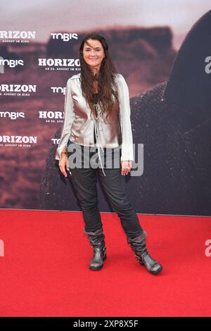 Katja von Garnier BEI der Horizon film Premiere AM 4.08.2024 à Berlin Horizon Filmpremiere à Berlin mit Kevin Costner *** Katja von Garnier à l'avant-première du film Horizon le 4 08 2024 à Berlin avant-première du film Horizon à Berlin avec Kevin Costner Banque D'Images