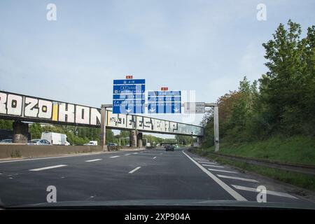 Paris, France.05-01-2024. Sortie autoroute pour la banlieue de Paris Banque D'Images