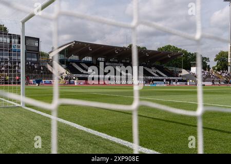 VOR Spielbeginn, Stadion, Tornetz, Innenraum, Tribuene. SSV Ulm 1846 Fussball vs. 1. FC Kaiserslautern, Fussball, Herren, 2. Bundesliga, 1. Spieltag, saison 24/25, GER, 04.08.2024, LES RÈGLEMENTS DFL/DFB INTERDISENT TOUTE UTILISATION DE PHOTOGRAPHIES COMME SÉQUENCES D'IMAGES ET/OU QUASI-VIDÉO, Foto : Eibner-Pressefoto/Wolfgang Frank Banque D'Images