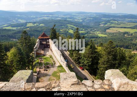 Le château de Kasperk est un château gothique en pierre, partiellement en ruines, situé dans les contreforts des montagnes de Šumava Banque D'Images