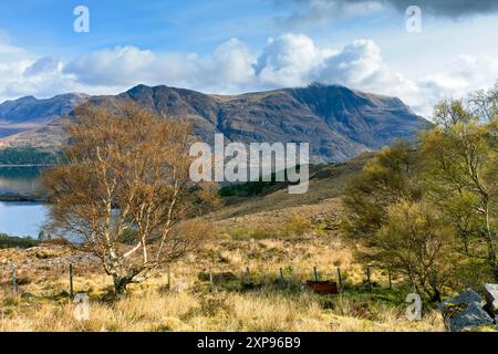 Liathach sur Upper Loch Torridon, depuis la route A896, Torridon, Highland Region, Écosse, Royaume-Uni Banque D'Images