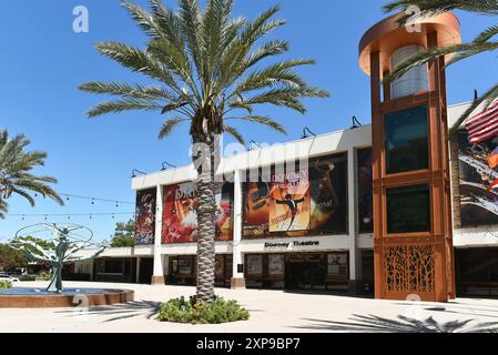 DOWNEY, CALIFORNIE - 28 JUILLET 2024 : le Downey Theatre, au Civic Center, est un lieu de musique et de danse. Banque D'Images