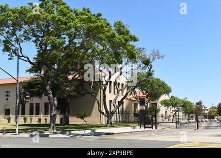 DOWNEY, CALIFORNIE - 28 JUILLET 2024 : Downey High School est l'un des deux lycées situés dans la banlieue de Los Angeles de Downey, en Californie. Banque D'Images