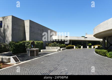 DOWNEY, CALIFORNIE - 28 JUILLET 2024 : bâtiment du Département de police de Downey au Civic Center. Banque D'Images