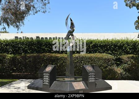 DOWNEY, CALIFORNIE - 28 JUILLET 2024 : le Downey Veterans Memorial au Civic Center. Banque D'Images