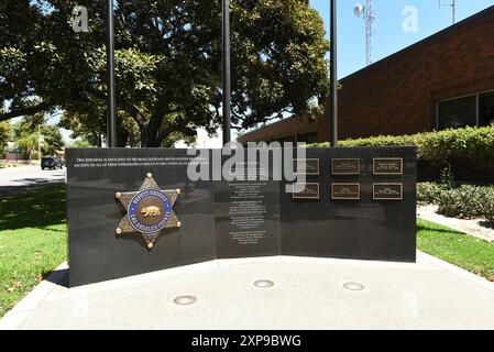 LAKEWOOD, CALIFORNIE - 28 JUILLET 2024 : Mémorial des officiers tombés au Lakewood Sheriffs Station dans le Civic Center. Banque D'Images