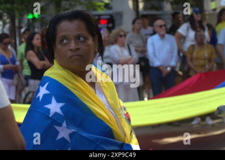 Asturies, Espagne. 4 août 2024. Des dizaines de Vénézuéliens résidant dans les Asturies se sont rassemblés à Gijon pour l'appel mondial à soutenir le Venezuela et contre la répression de Maduro. (Crédit image : © Mercedes Menendez/Pacific Press via ZUMA Press Wire) USAGE ÉDITORIAL SEULEMENT! Non destiné à UN USAGE commercial ! Banque D'Images