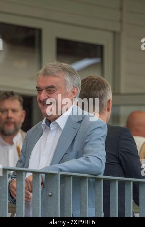 Herbert Reul, CDU, ministre de l'intérieur de Rhénanie du Nord-Westphalie, Allemagne, à la course hippique Henkel Preis der Diana, Grafenberg Race Track, Düsseldorf Banque D'Images