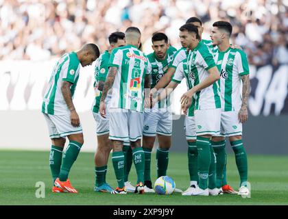 Sao Paulo, Brésil. 04 août 2024. Football Football - Championnat brésilien – Corinthians x Juventude - stade Néo Quimica Arena. Les joueurs de Juventude se caucus avant le match crédit : Vilmar Bannach/Alamy Live News Banque D'Images