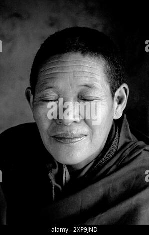 Religieuses bouddhistes au monastère Thiksey au Ladakh, Inde - 1988 Banque D'Images