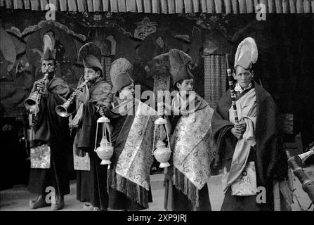 Les danses Cham au monastère bouddhiste tibétain Thiksey ont lieu chaque année au Ladakh, en Inde - 1988 Banque D'Images