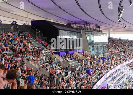 Saint Denis, France - 3 août 2024 - Restaurant au sommet du stade de France pendant les Jeux Olympiques d'été de Paris 2024 Banque D'Images