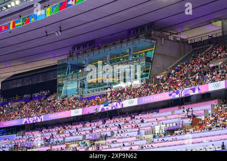 Saint Denis, France - 3 août 2024 - Restaurant au sommet du stade de France pendant les Jeux Olympiques d'été de Paris 2024 Banque D'Images