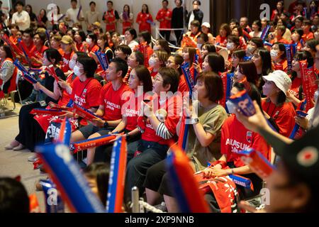 Tokyo, Japon. 2 août 2024. Fans du Japon (JPN), 2 août 2024 - Basketball : les fans japonais regardent le match du groupe B de basket-ball masculin des Jeux Olympiques de Paris 2024 contre le Brésil à Tokyo, au Japon. Crédit : AFLO SPORT/Alamy Live News Banque D'Images