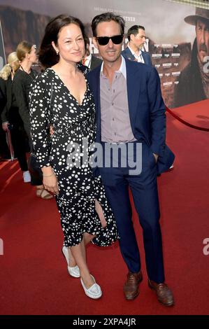 Tom Schilling mit Ehefrau Annie Mosebach BEI der Deutschlandpremiere des Kinofilms Horizon : an American Saga - Chapter 1 im Zoo Palast. Berlin, 04.08.2024 *** Tom Schilling avec sa femme Annie Mosebach à la première allemande du film Horizon an American Saga Chapter 1 au Zoo Palast Berlin, 04 08 2024 Foto:XF.xKernx/xFuturexImagex horizon 4868 Banque D'Images