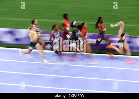 Saint-Denis, France. 4 août 2024. Vue générale Athlétisme : demi-finale du 800 m féminin lors des Jeux Olympiques de Paris 2024 au stade de France à Saint-Denis. Crédit : Koji Aoki/AFLO SPORT/Alamy Live News Banque D'Images