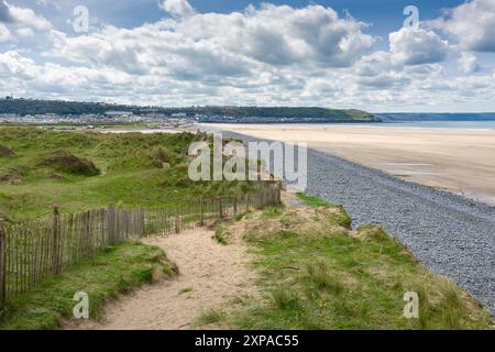 Les dunes de sable sur le bord du Northam Burrows Country Park surplombant Westward Ho! Plage sur le paysage national de la côte nord du Devon, Angleterre. Banque D'Images