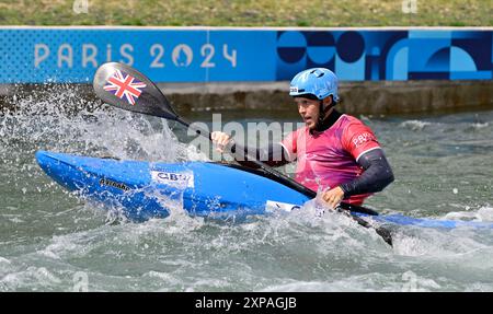 Paris, France. 04 août 2024. Jeux Olympiques de Paris 2024. Kayak Cross. Stade nautique olympique. Paris. Joe Clarke (GBR) dans la compétition de kayak Cross Heats lors des Jeux olympiques de Paris 2024 au stade olympique nautique, France. Crédit : Sport in Pictures/Alamy Live News Banque D'Images