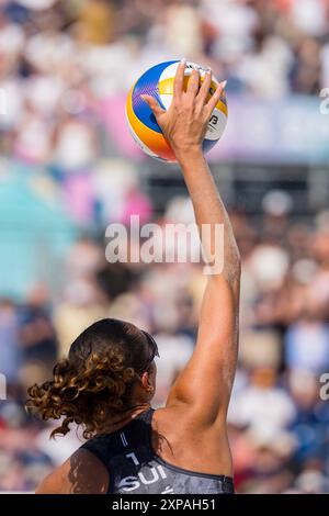 29 juillet 2024, Paris, Ile de France, France : TANJA HUEBERLI (sui) (1) de Switzerlandâ€™ participe à son match de Beach volley féminin de la Poule d contre la Lettonie (LAT) au stade Tour Eiffel lors des Jeux olympiques d'été de Paris 2024 à Paris, France. (Crédit image : © Walter Arce/ZUMA Press Wire) USAGE ÉDITORIAL SEULEMENT! Non destiné à UN USAGE commercial ! Banque D'Images