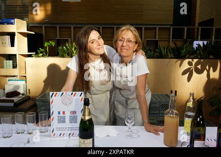 Paris, France. 4 août 2024. Dégustation par les syndicats des bouchers, boulangers et Cheesemakers du Grand Paris et la Confédération générale de la distribution alimentaire. La Chambre des métiers et métiers de Paris propose vins, champagnes et eaux au Carreau du Temple le 4 août 2024 à Paris. Crédit : Bernard Menigault/Alamy Live News Banque D'Images