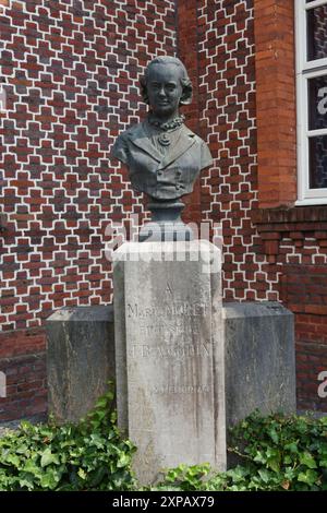 STATUE DE MARIE MORET EPOUSE DE J.B.A.GODIN À GUISE Banque D'Images