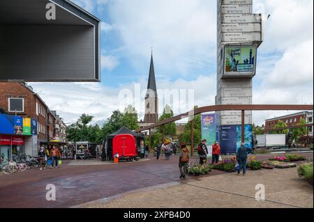 Hengelo, Overijssel, pays-Bas, 13 juillet 2024 - la zone piétonne de la place centrale du marché Banque D'Images