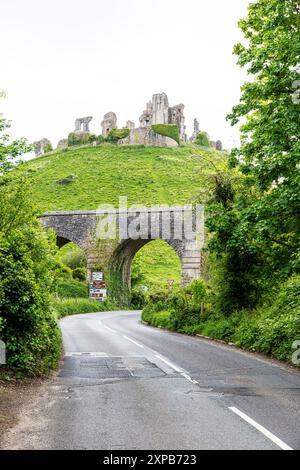 Château de Corfe, Dorset, Angleterre, Royaume-Uni, le château de Corfe est une fortification située au-dessus du village du même nom sur la péninsule de l'île de Purbeck Banque D'Images