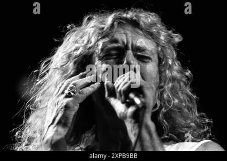 Robert Plant en direct à Glastonbury 1993 Banque D'Images