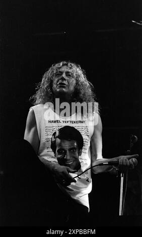 Robert Plant en direct à Glastonbury 1993 Banque D'Images