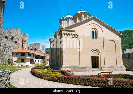 1er juin 2024, Despotovac, Serbie : Monastère de Manasija en Serbie, forteresse historique au sommet d'une colline de Despotovac, mêlant architecture médiévale et sére Banque D'Images