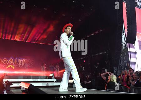 ROYAUME-UNI. 04 août 2024. BRIGHTON, ANGLETERRE - 04 AOÛT : Mika se produit à Brighton et Hove Pride, Preston Park le 4 août 2024 à Brighton, Angleterre. CAP/Mar © Mar/Capital Pictures crédit : Capital Pictures/Alamy Live News Banque D'Images