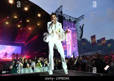 ROYAUME-UNI. 04 août 2024. BRIGHTON, ANGLETERRE - 04 AOÛT : Mika se produit à Brighton et Hove Pride, Preston Park le 4 août 2024 à Brighton, Angleterre. CAP/Mar © Mar/Capital Pictures crédit : Capital Pictures/Alamy Live News Banque D'Images