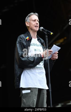 BRIGHTON, ANGLETERRE - 03 AOÛT : Peter Tatchell s'exprimant à Brighton et Hove Pride, Preston Park le 03 août 2024 à Brighton, Angleterre. CAP/MAR ©MAR/CA Banque D'Images