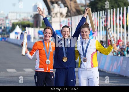 Marianne vos des pays-Bas Médaille d'argent, Kristen Faulkner des États-Unis Médaille d'or, Lotte Kopecky de Belgique Médaille de bronze, cyclisme sur route, course sur route féminine et #39;s lors des Jeux Olympiques de Paris 2024 le 4 août 2024 au Trocadéro à Paris, France Banque D'Images