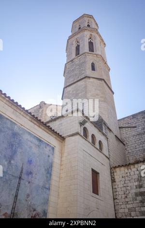 Figueres, Espagne - 3 août 2024 : extérieur de l'Esglesia de Sant Pere (église Saint-Pierre), Figueres, Catalogne Banque D'Images